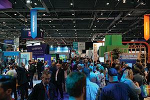 Crowd at bett