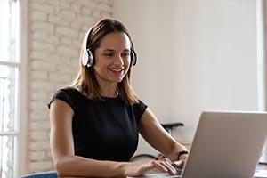 teacher using free online training